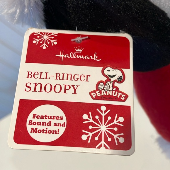 NWT Hallmark Bell Ringer Snoopy, Plays 3 Carols, Moves Hands and Dances - Picture 5 of 13